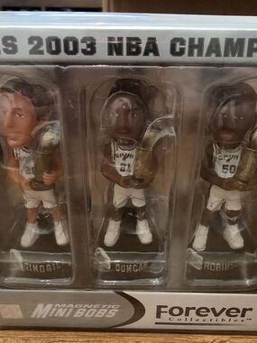 Forever Collectibles Magnetic Mini Bobs Spurs White Set